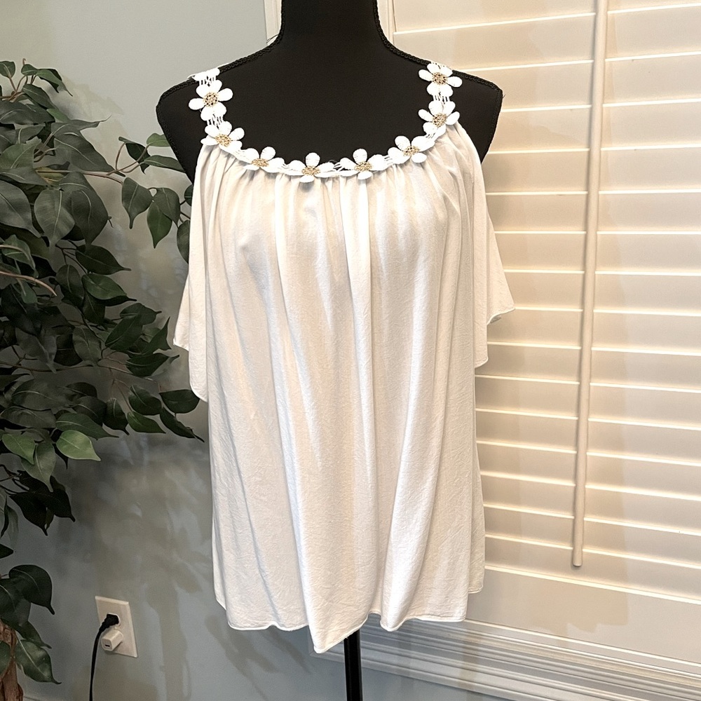 Women’s Daisy Cold Shoulder Top - Large